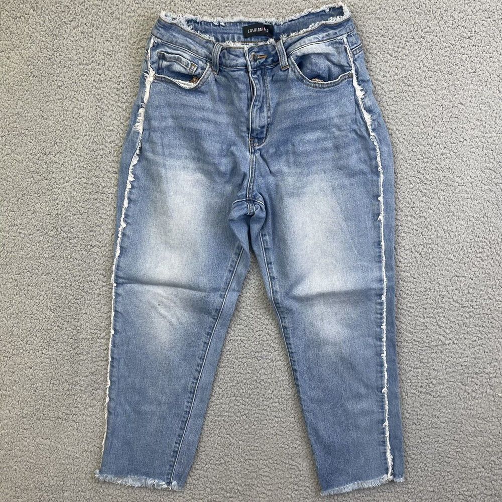 Fashion Nova Womens Cropped Jeans Frayed Stitching Sz 7 Stretch Waist Distressed